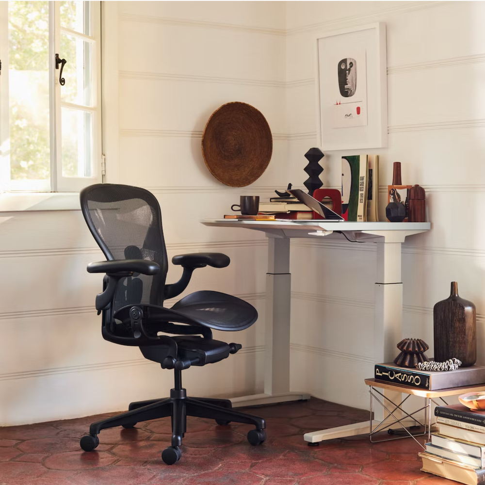 Ghế Công Thái Học Herman Miller Aeron (Size B - Chân nhựa - Graphite - Mới, Full box, Nhập khẩu)