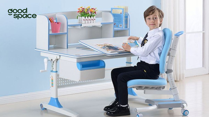 Bàn ghế trẻ em chống gù là gì, có nên đầu tư sớm cho bé?