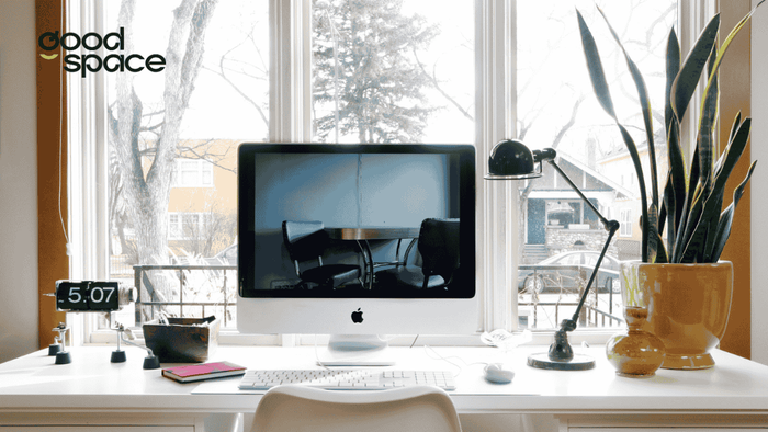 Có nên kê bàn làm việc đối diện cửa ra vào? Cách hóa giải