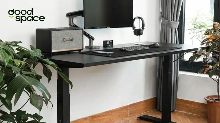 Top 5 bàn làm việc màu đen hiện đại, sang trọng 2025