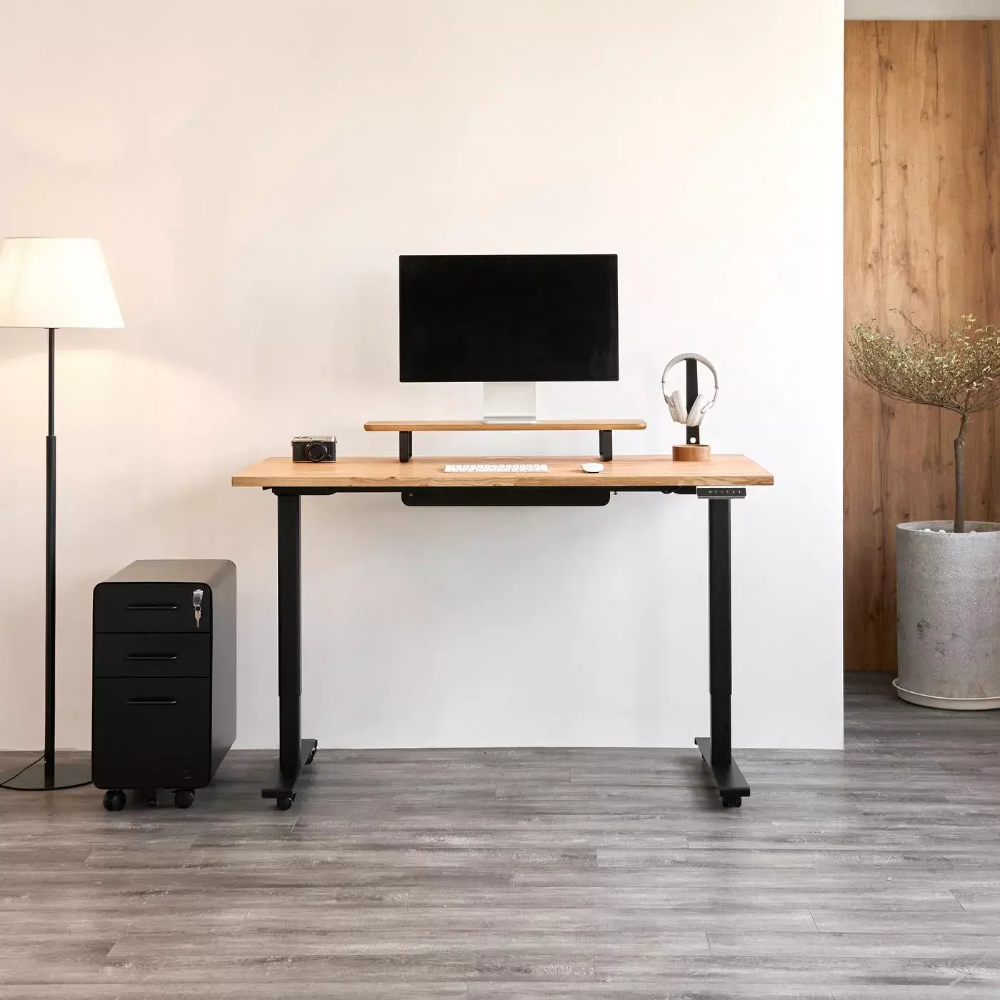 Bàn nâng hạ Taxua Edge - By NiceDesign (Cao Cấp) (Mặt bàn 140x70cm, gỗ tần bì, màu tự nhiên - Khung đen - Mới, Full box, Chính hãng) (NDSD23TAXU09)