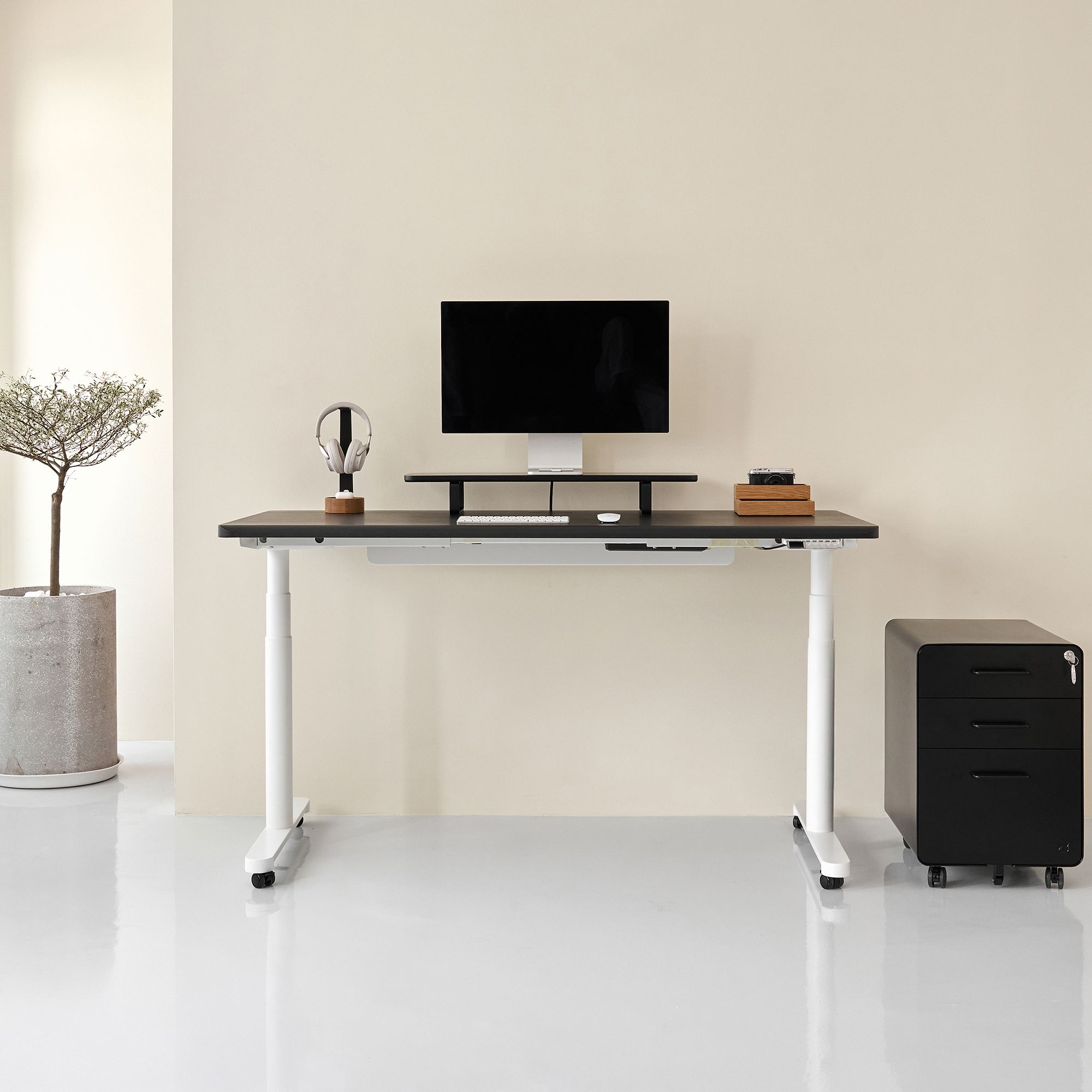 Bàn nâng hạ Noble Oasis - By NiceDesign (Mặt bàn 160x75cm, màu gỗ đen - Khung tròn trắng - Mới, Full box, Chính hãng)